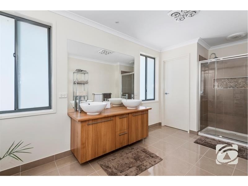 13 Weerana Way, Lara VIC 3212