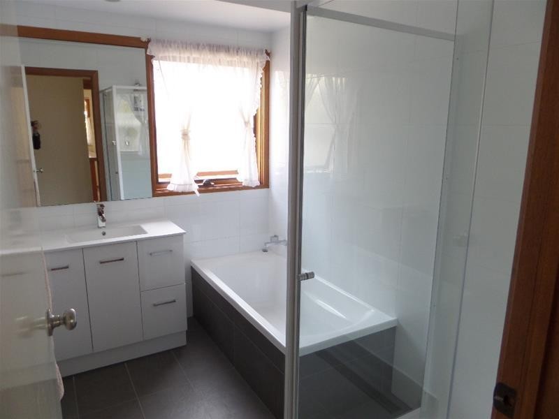 17 Cameron Crescent, Lara VIC 3212