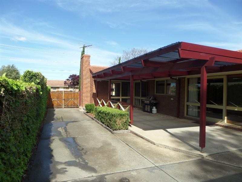 17 Cameron Crescent, Lara VIC 3212