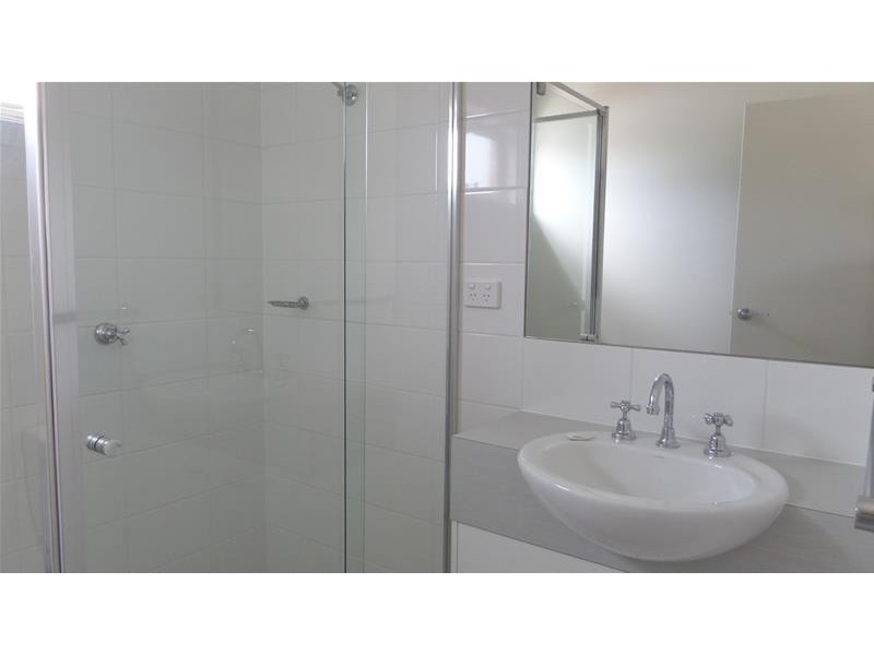 2/73 Benjamin Drive, Lara VIC 3212