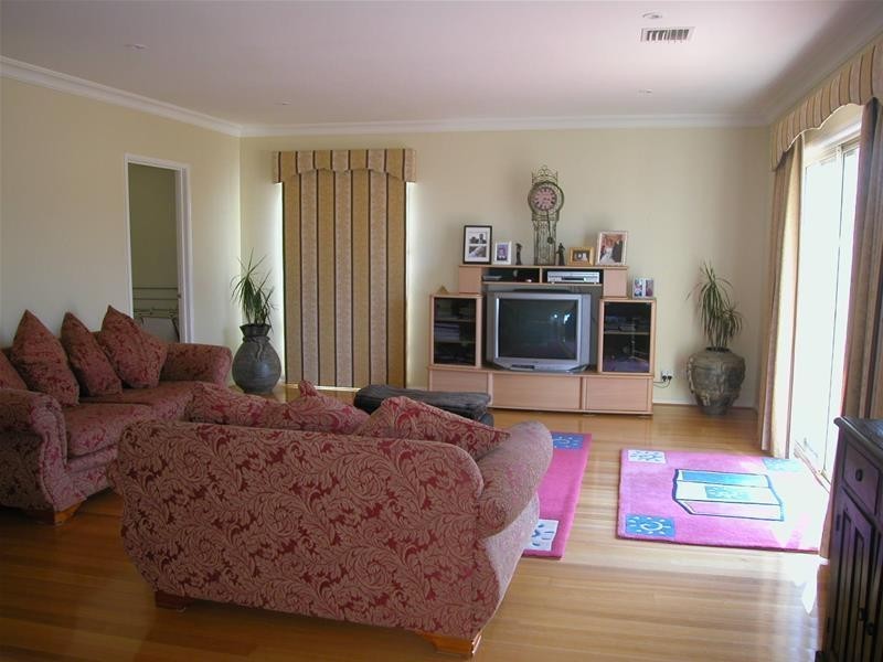 10 Osterlund Court, Lara VIC 3212