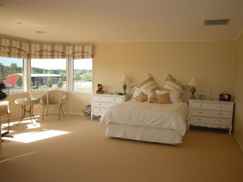 10 Osterlund Court, Lara VIC 3212