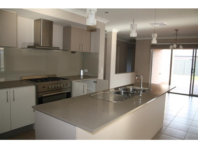 16 Bluebill Court, Lara VIC 3212