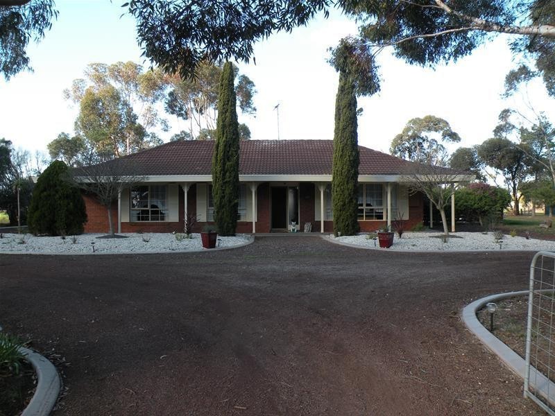 90-104 Manzeene Avenue, Lara VIC 3212