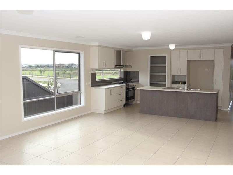 62 Eastlakes Boulevard, Lara VIC 3212