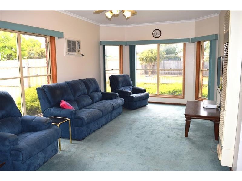 1A The Esperence, Lara VIC 3212