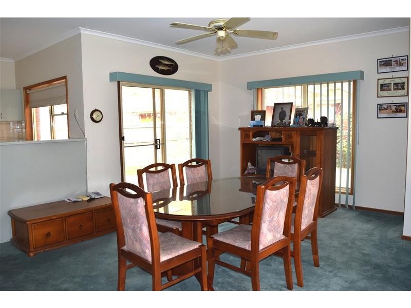 1A The Esperence, Lara VIC 3212