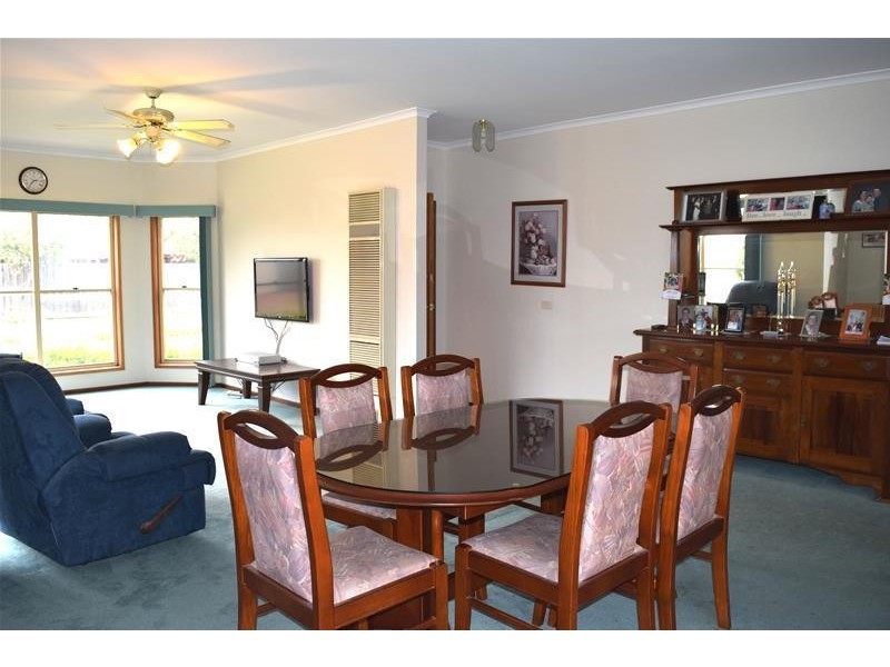 1A The Esperence, Lara VIC 3212