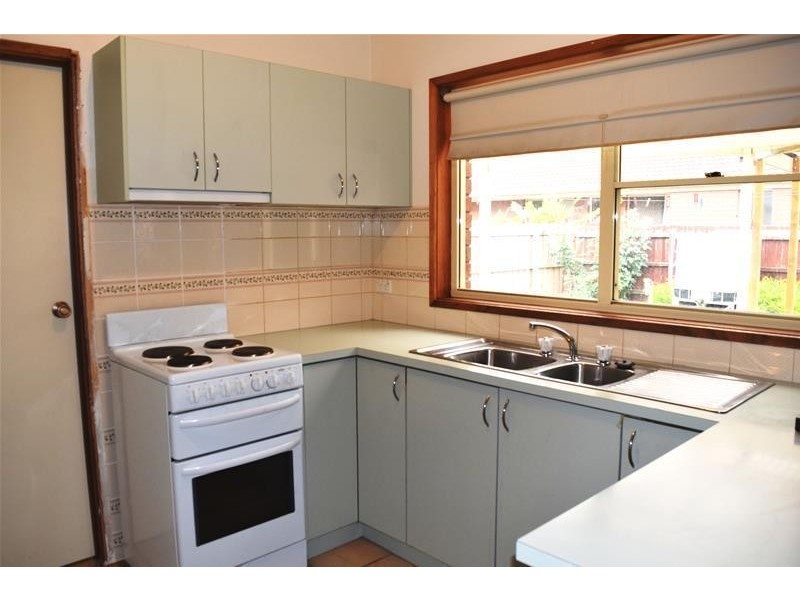 1A The Esperence, Lara VIC 3212