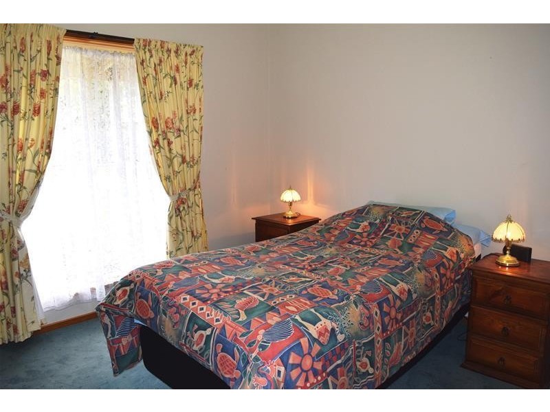 1A The Esperence, Lara VIC 3212