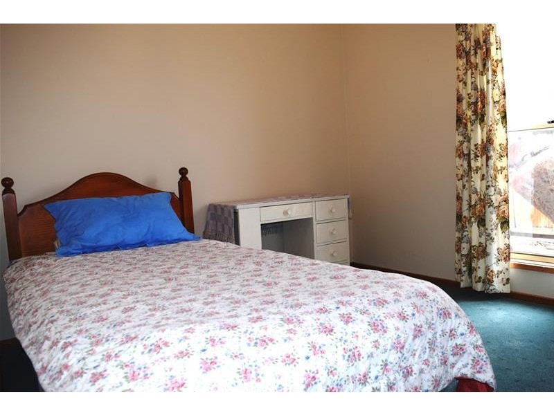 1A The Esperence, Lara VIC 3212