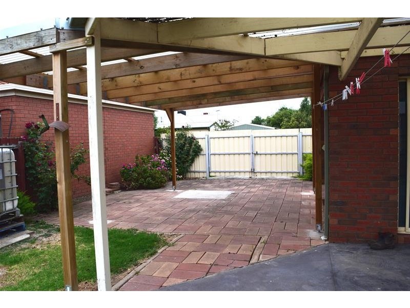 1A The Esperence, Lara VIC 3212