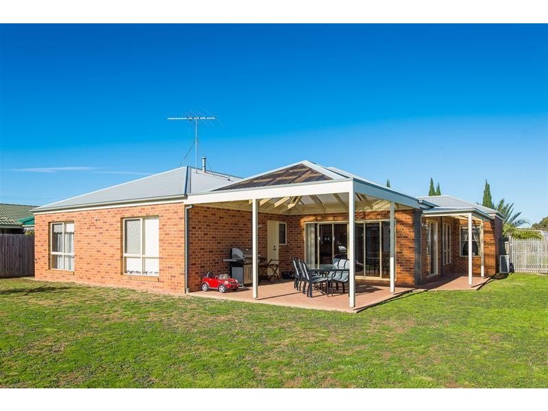 9 Country Gardens Drive, Lara VIC 3212