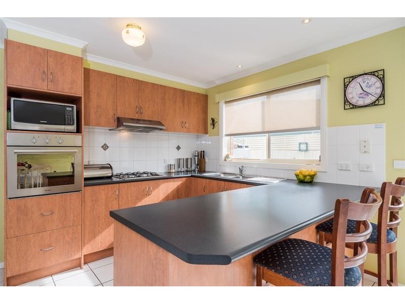 2/17 Stephenson Street, Lara VIC 3212