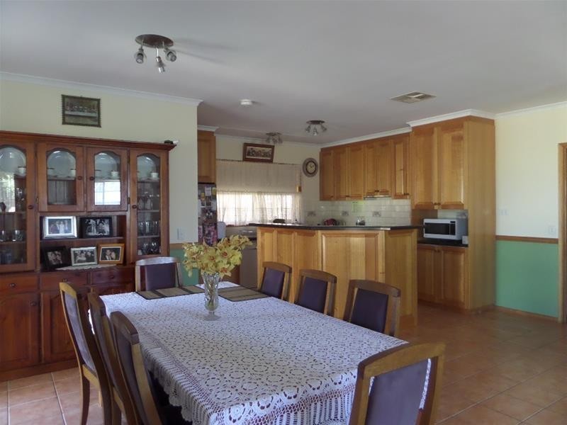 4 Mungari Crt, Lara VIC 3212