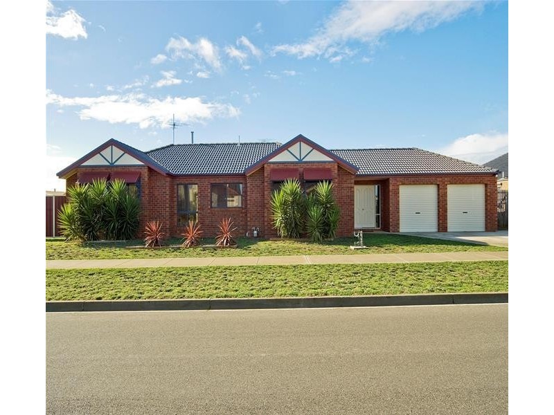 32 Country Gardens Drive, Lara VIC 3212