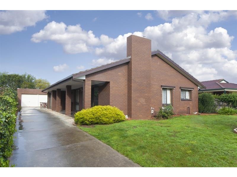 8 Cromwell Drive, Lara VIC 3212