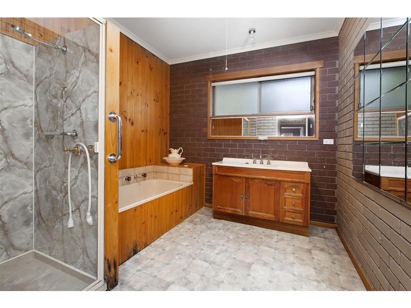 8 Cromwell Drive, Lara VIC 3212