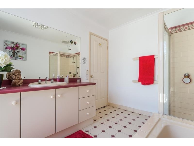 2 Galileo Close, Lara VIC 3212