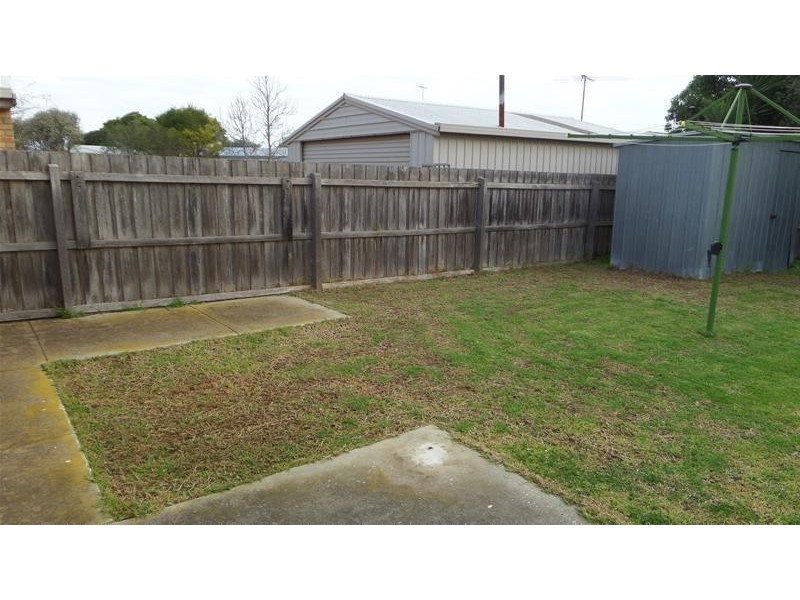 24 Richard Drive, Lara VIC 3212