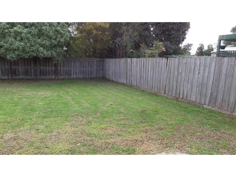 24 Richard Drive, Lara VIC 3212