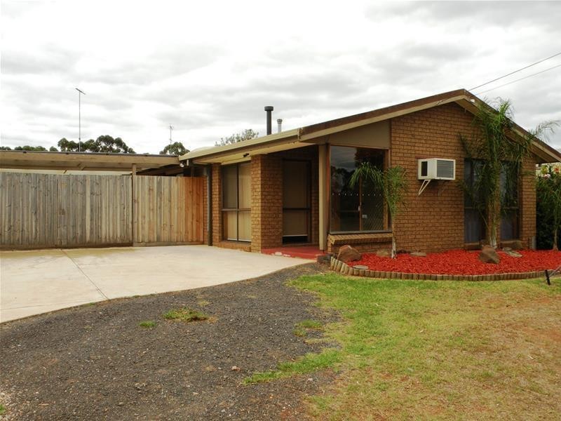 1 / 16 Benjamin Drive, Lara VIC 3212