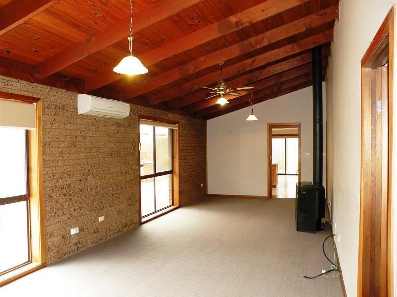 1 / 16 Benjamin Drive, Lara VIC 3212