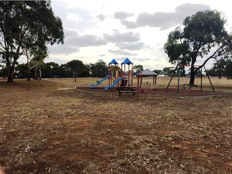 1 / 16 Benjamin Drive, Lara VIC 3212