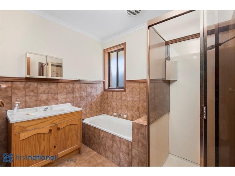 1 / 16 Benjamin Drive, Lara VIC 3212