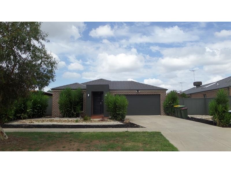 21 Grandlakes Way, Lara VIC 3212