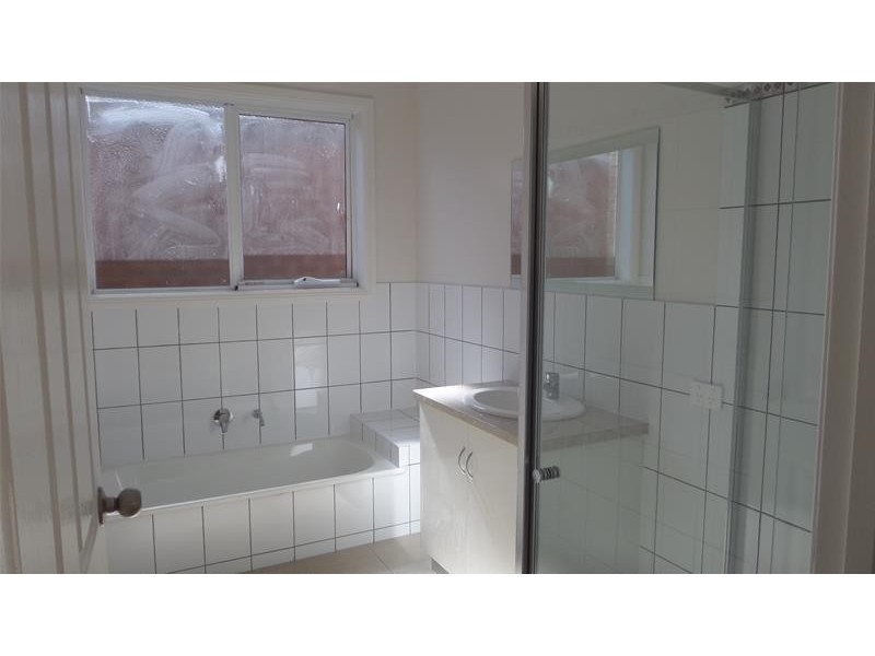 1/12 Forest Road North, Lara VIC 3212