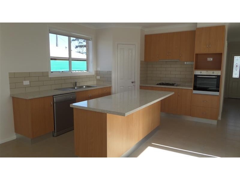 1/12 Forest Road North, Lara VIC 3212