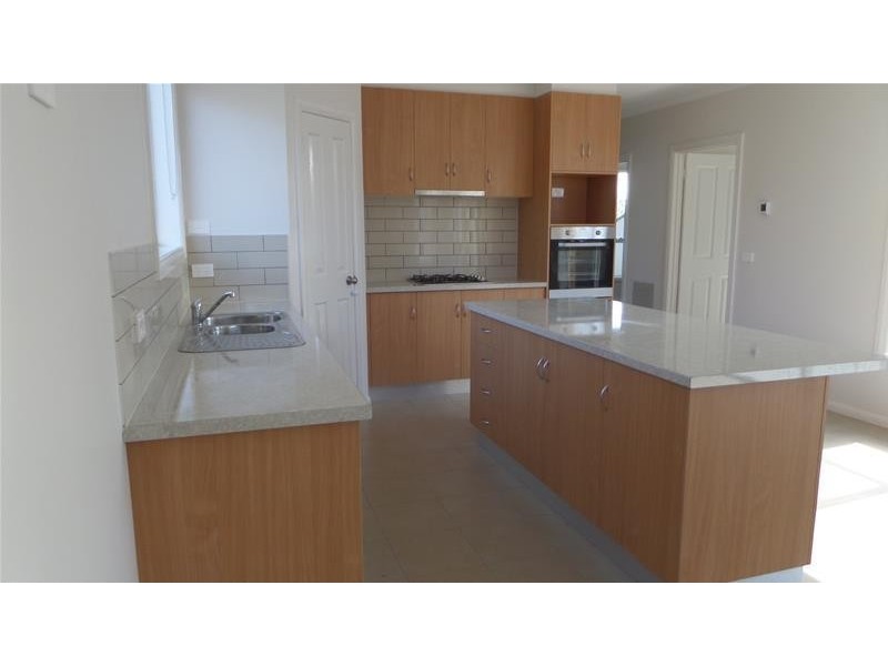 1/12 Forest Road North, Lara VIC 3212