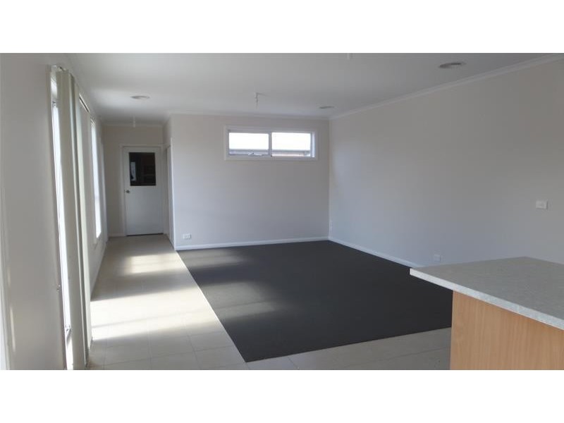 1/12 Forest Road North, Lara VIC 3212