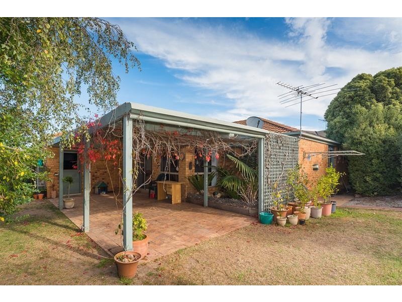 11 Rubena Crescent, Lara VIC 3212