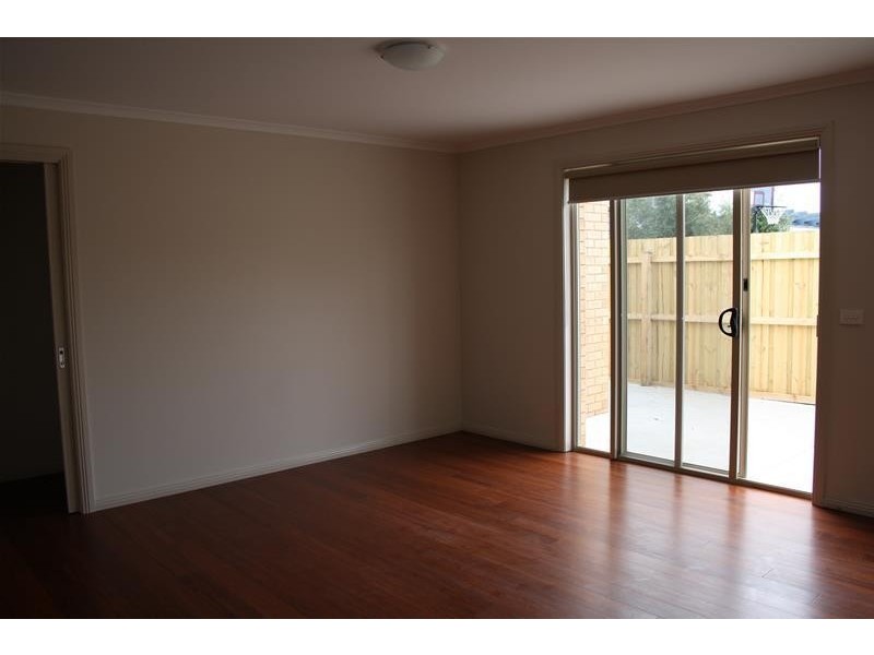 2/103 McClelland Avenue, Lara VIC 3212