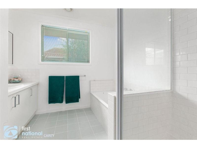 11 Bernard Court, Lara VIC 3212