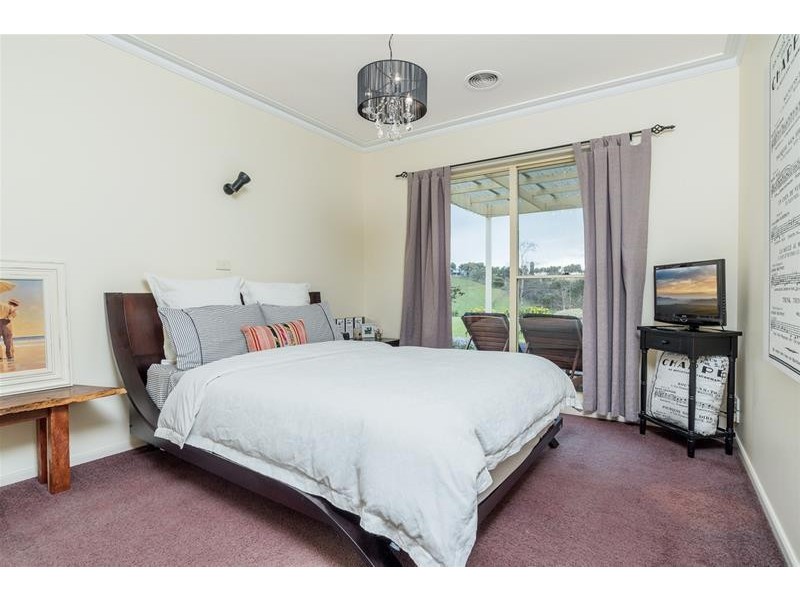 70 McNeill Court, Lara VIC 3212