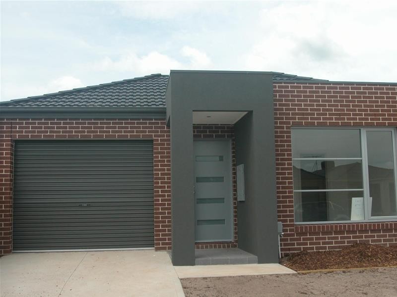 1/16 Raymond George Place, Lara VIC 3212