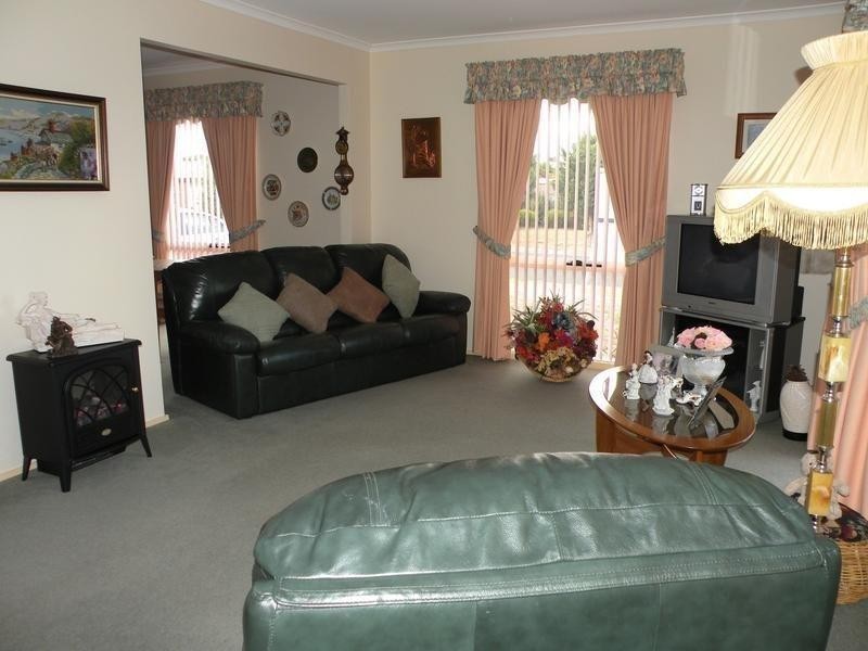 45 Cameron Crescent, Lara VIC 3212