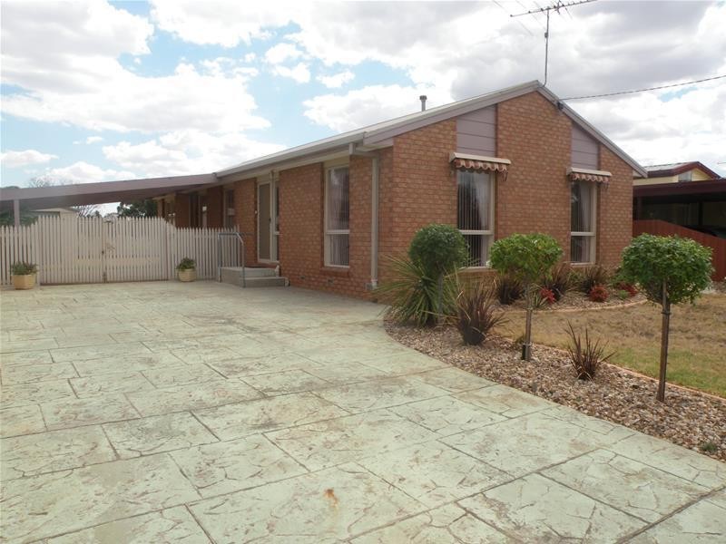 45 Cameron Crescent, Lara VIC 3212