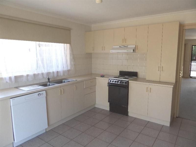 24 Richard Drive, Lara VIC 3212