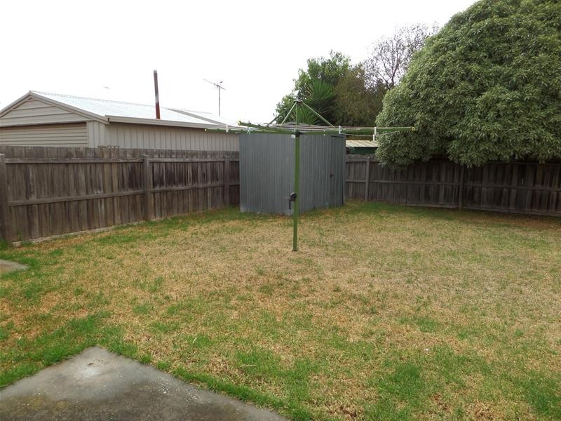 24 Richard Drive, Lara VIC 3212