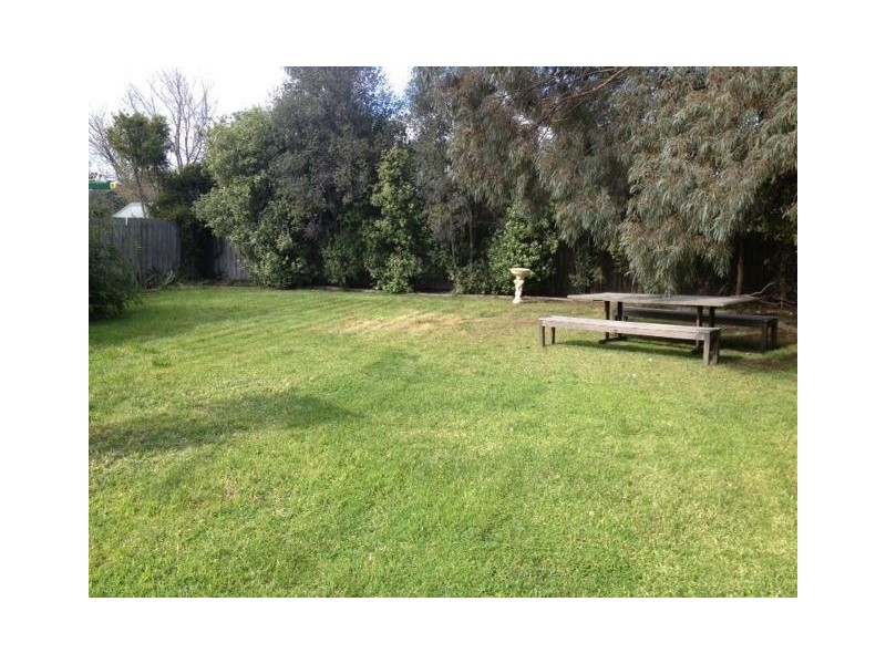 18 Cameron Crescent, Lara VIC 3212