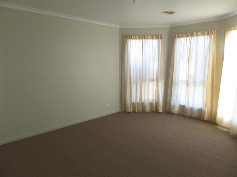 99 Flinders Avenue, Lara VIC 3212