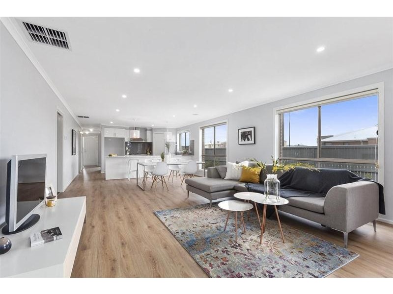 72 Eastlakes Boulevard, Lara VIC 3212