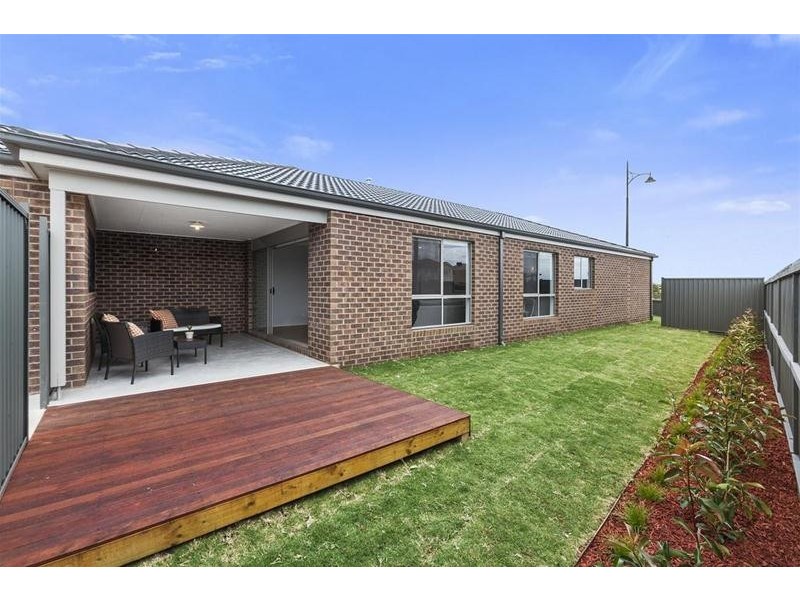 72 Eastlakes Boulevard, Lara VIC 3212