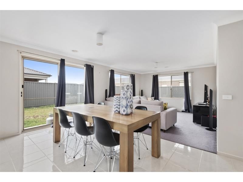 6 Wood Duck Court, Lara VIC 3212