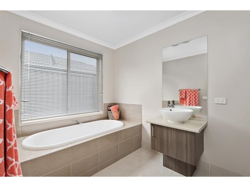 6 Wood Duck Court, Lara VIC 3212