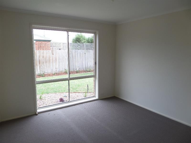 5 Blackbird Circuit, Lara VIC 3212